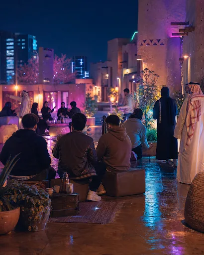 مجتمع حول طاولة واحدة